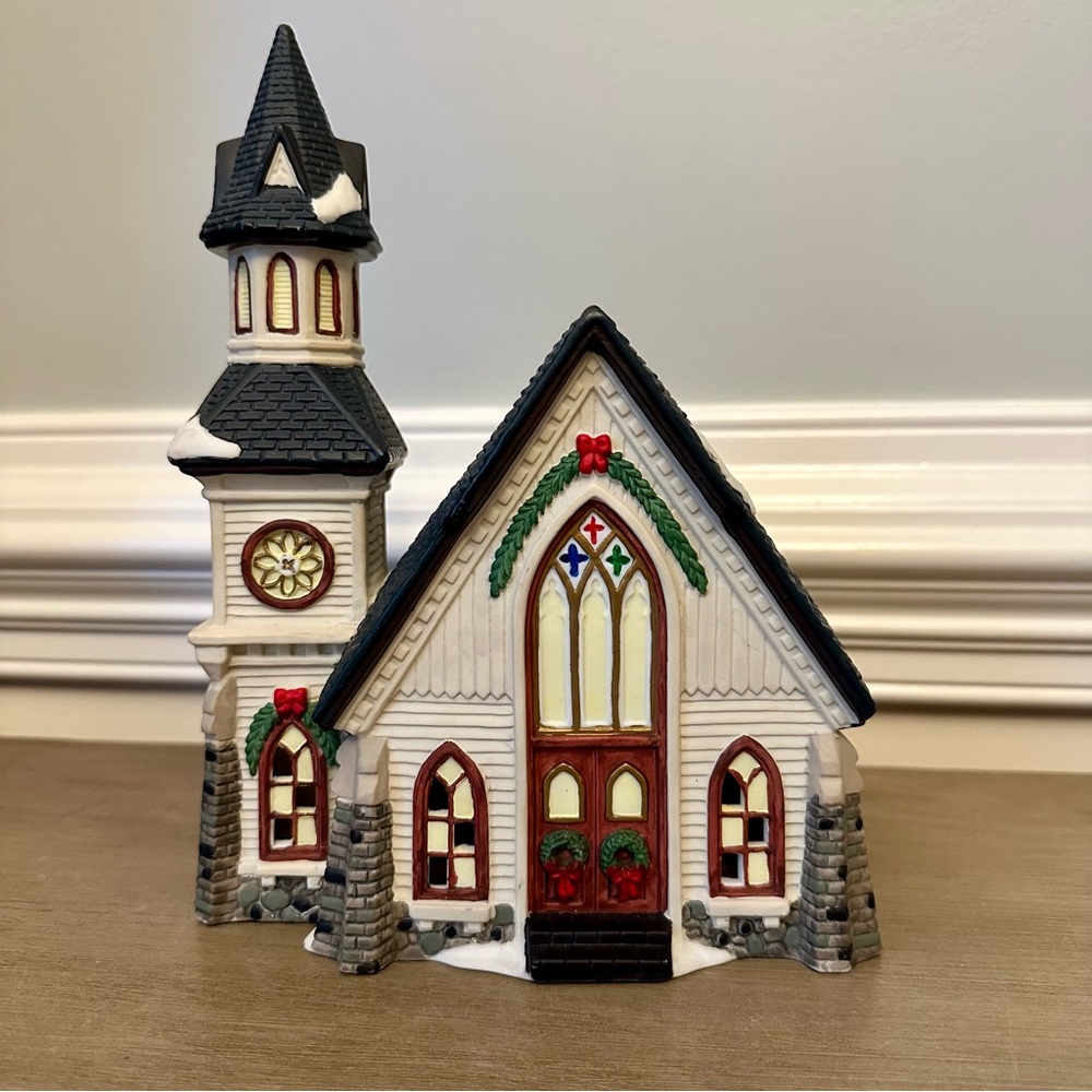 O’Well-Heartland Valley Village Church Deluxe Porcelain Lighted House